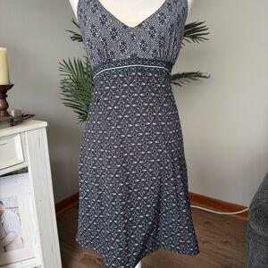 Athleta Black and White Sundress Sleeveless V-Neck